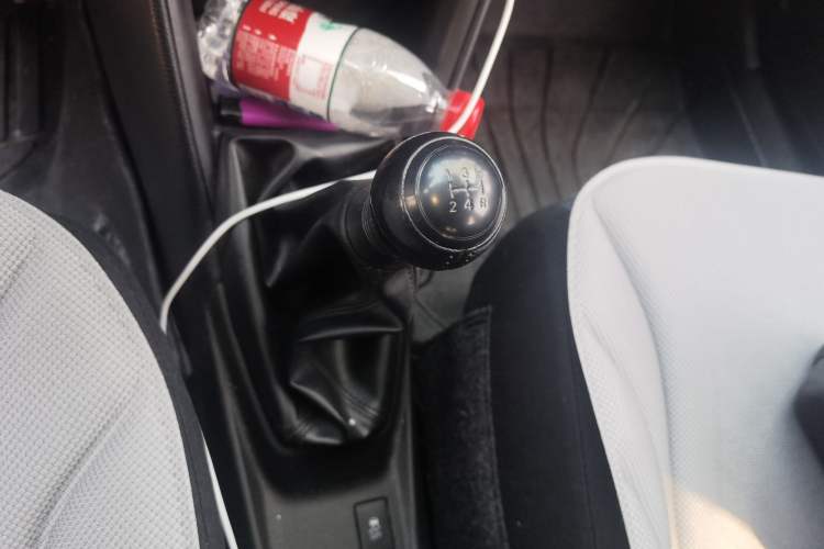 Used Toyota YARiS L Zhi Xuan 2016 Revised 1.3E Manual – Charming Edition Gear Lever