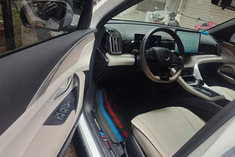 Used BYD Song Pro New Energy 2023 Champion Edition DM-i 71KM Beyond Model Driver Seat