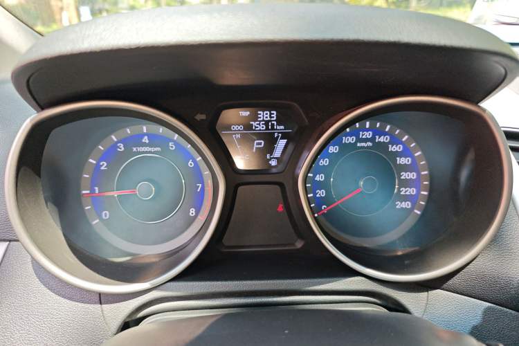 Used Hyundai Elantra (5th Generation / Langdong) 2015 1.6L Automatic Fashion Model