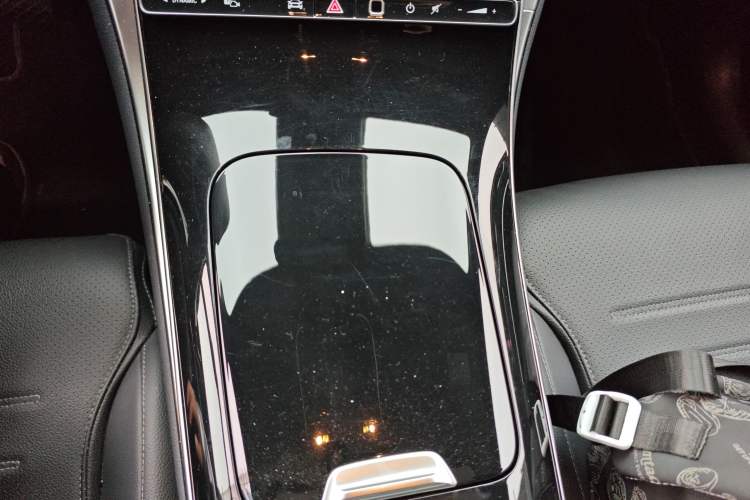 Used Mercedes-Benz GLC 2024 Facelifted GLC 260 L 4MATIC Luxury Version 5 Seats Gear Lever