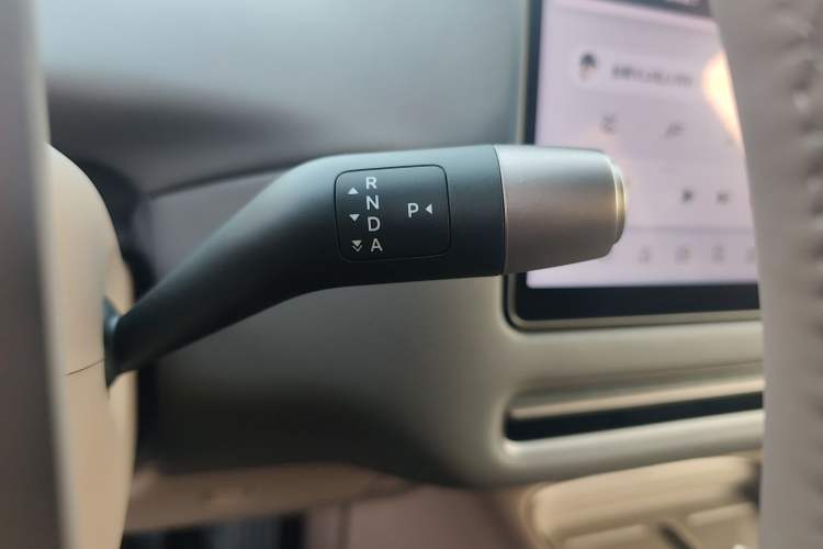 Used Li Auto i6 2025 Model Four-Wheel-Drive Standard Type
