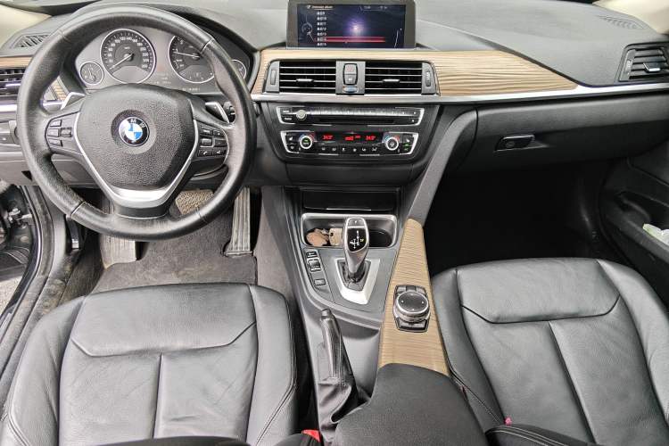 Used BMW 3 Series GT 2013 328i Sport Design Package Center Console