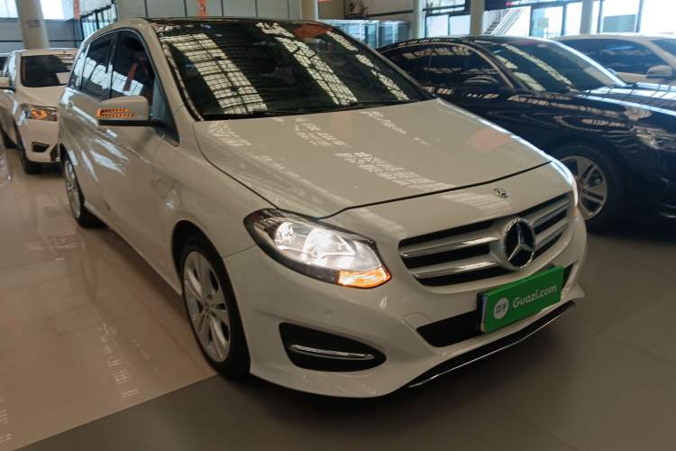 Used Mercedes-Benz B-Class 2018 B 200 Sport Edition Front Right 45 Deg