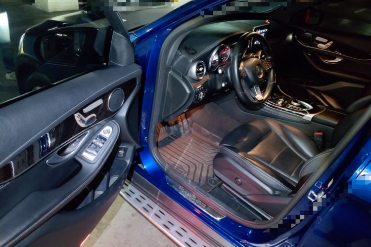 Used Mercedes-Benz GLC 2018 Facelift GLC 260 4MATIC Luxury Edition Interior 3