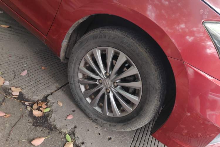 Used Suzuki Alivio 2015 1.6L Manual Comfort Model Right Front Wheel Hub