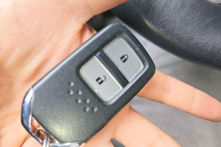 Used Honda CR-V 2015 2.4L two-wheel drive luxury version Vehicle Key