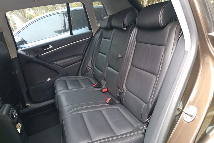 Used Volkswagen Tiguan 2016 300TSI Automatic Two-Wheel Drive Comfort Edition Left Rear Seat