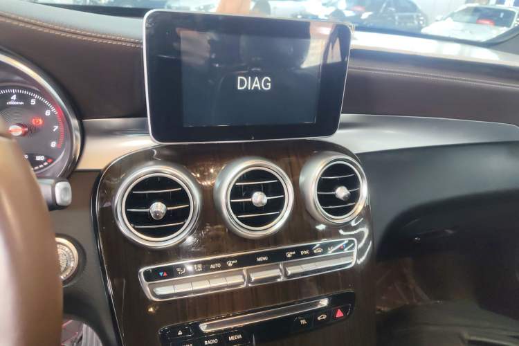 Used Mercedes-Benz GLC 2019 Facelift GLC 260 L 4MATIC Luxury Model