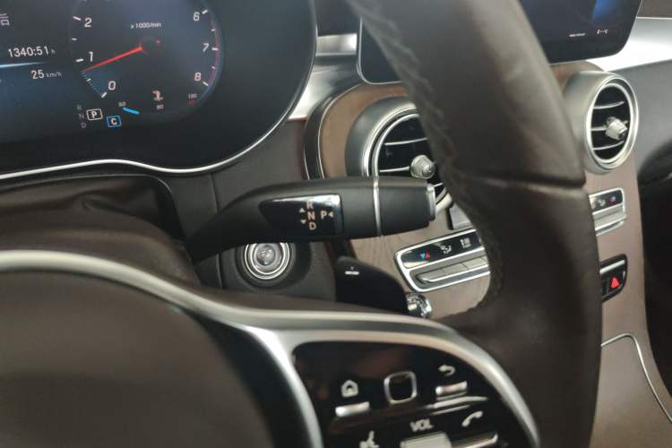 Used Mercedes-Benz GLC 2022 Second Facelift GLC 260 L 4MATIC Luxury Edition Gear Lever