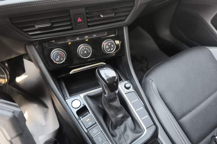 Used Volkswagen Sagitar 2020 280TSI DSG Comfort Version China VI Standard Gear Lever