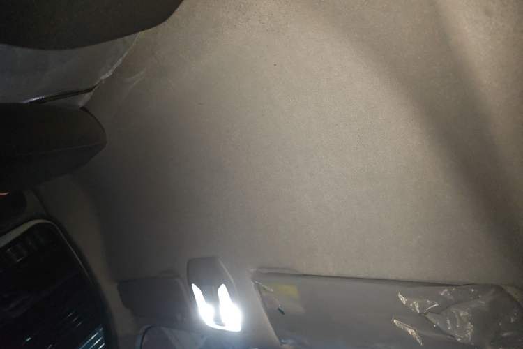 Used SAIC MAXUS Xintu V70 2023 2.0T Elite Edition Automatic Short Wheelbase Low Roof – 5/6 Seats
