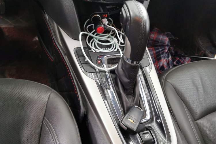 Used Chevrolet Malibu 2016 2.0L Automatic Luxury Edition Gear Lever