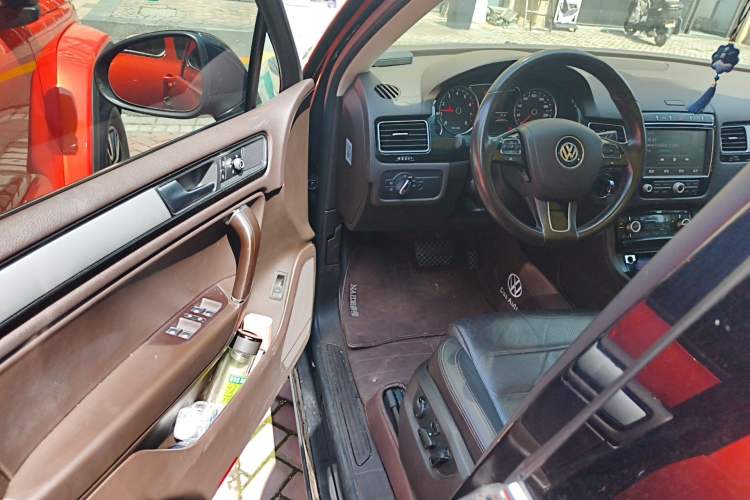 Used Volkswagen Touareg 2018 3.0 TSI Glory Collection Edition
