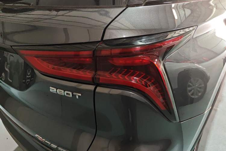 Used CHANGAN CS75 PLUS 2020 1.5T Automatic Luxury Version Right Rear Taillight