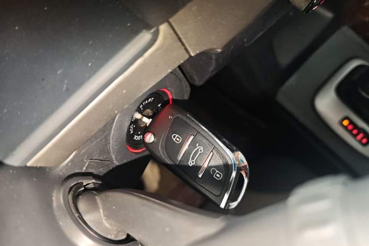 Used Roewe 350 2015 1.5L Automatic Luxury Sunroof Edition
