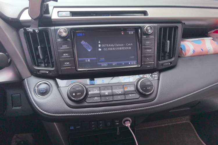 Used Toyota RAV4 2019 2.0L CVT Two-Wheel Drive ZhiShang Version China VI Standard