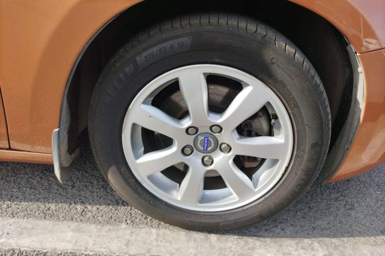 Used Volvo S60 2012 1.6T DRIVe Comfort Edition Right Front Wheel Hub