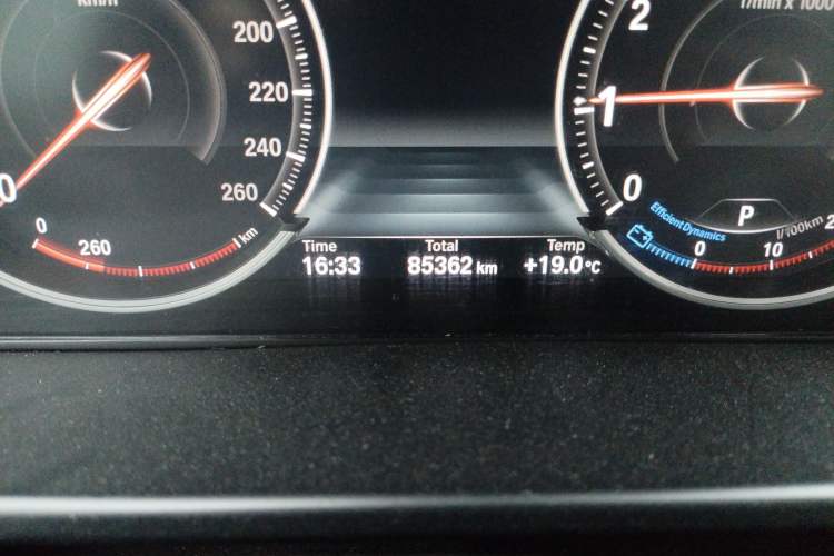 Used BMW X5 2018 xDrive28i Odometer Close Up