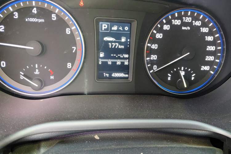 Used Hyundai Mistra 2016 1.8L Automatic Smart GLS Odometer Close Up