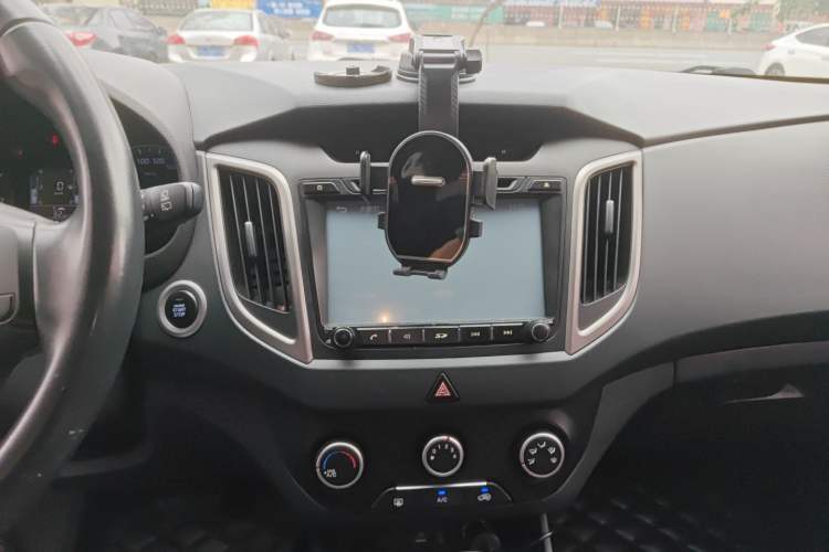 Used Hyundai ix25 2015 1.6L Automatic Two-Wheel Drive Smart GLS Trim Audio And AC Panel