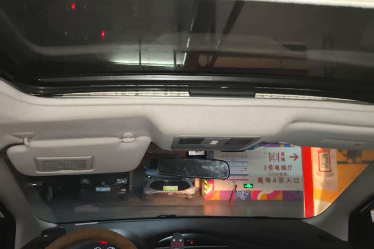 Used Nissan Tiida 2014 1.6L CVT Cool Cafe Edition Headliner