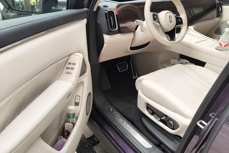 Used Hima AITO M8 2025 Extended-Range Max+ Version 53.4 kWh 5-Seater Edition
