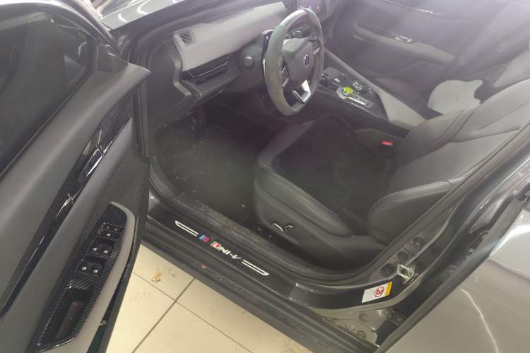 Used Changan UNI-V 2022 1.5T Prestige Version
