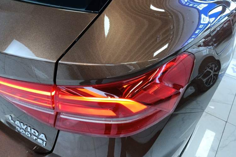 Used Volkswagen Lavida 2018 Hatchback 200TSI DSG Comfort Edition China V Standard Exterior 3