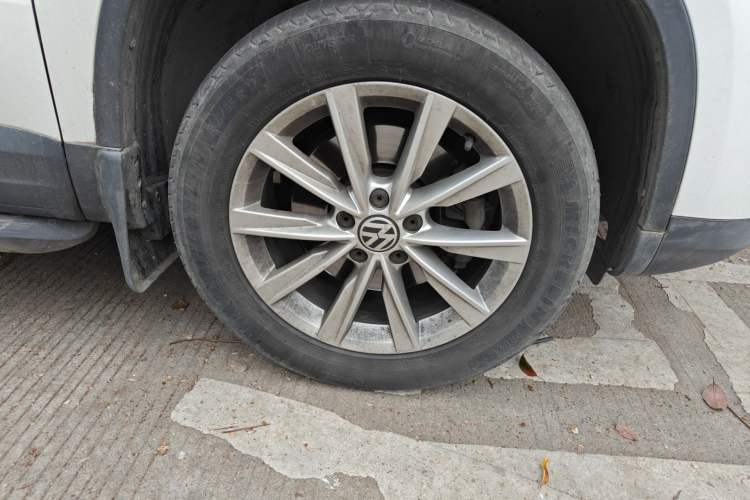 Used Volkswagen Tiguan 2015 1.8TSI Automatic Two-Wheel Drive Comfort Edition Right Front Wheel Hub