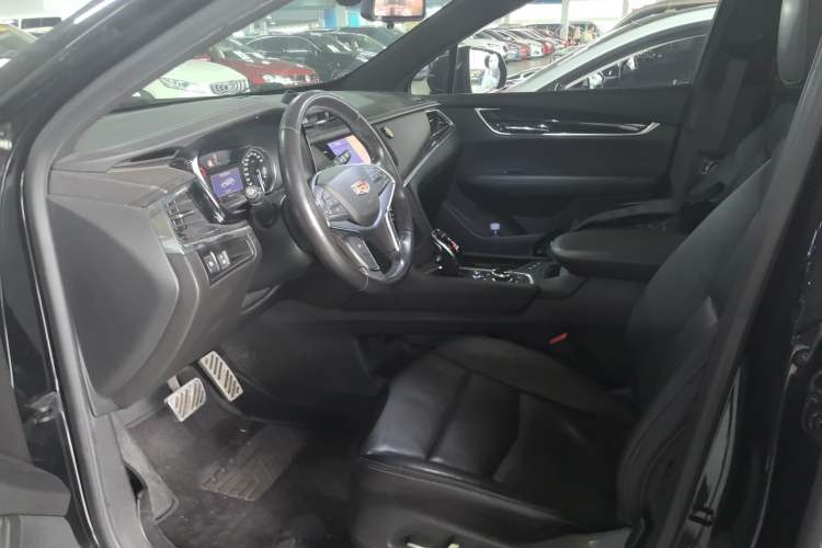 Used Cadillac XT5 2020 28T Luxury Version Left Front Seat