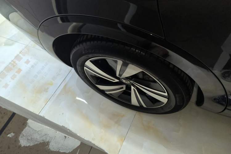 Used Volkswagen Tavendor 2024 380TSI All-Wheel-Drive R-Line Cruise Premium Edition Exterior 5