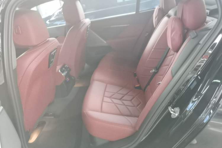 Used BMW i5 2024 eDrive 35L Luxury Package Left Rear Seat