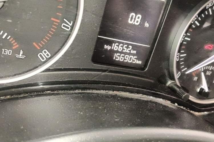 Used Skoda Octavia 2014 1.6L Automatic Yijie Edition Odometer Close Up