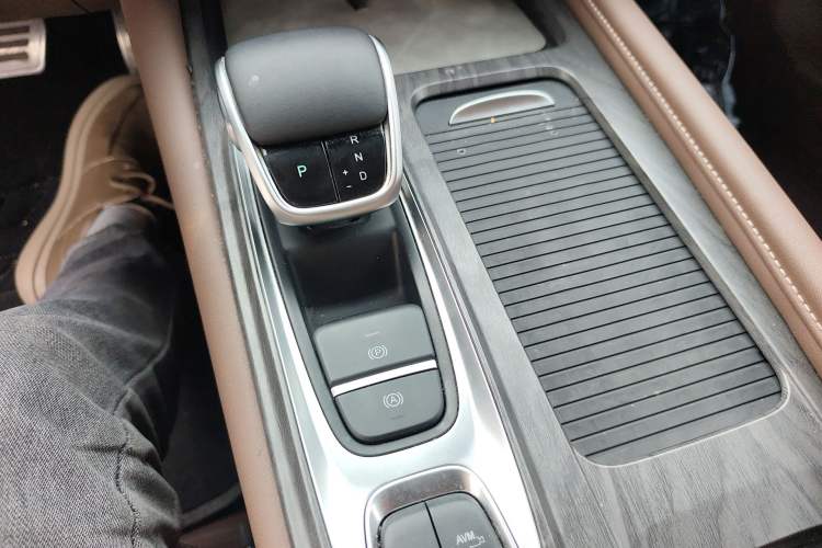 Used Chery Arrizo 8 2023 High-Performance Edition 2.0T DCT Powerfully Equipped Gear Lever