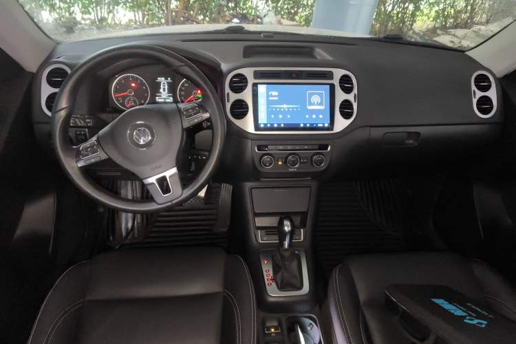 Used Volkswagen Tiguan 2017 300TSI Automatic Two-Wheel Drive Silk Road Comfort Edition Center Console