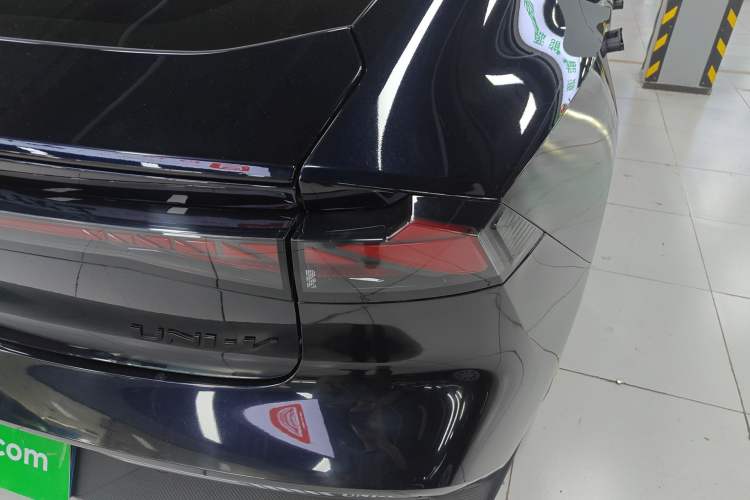 Used CHANGAN UNI-V 2022 1.5T Prestige Version Exterior 3