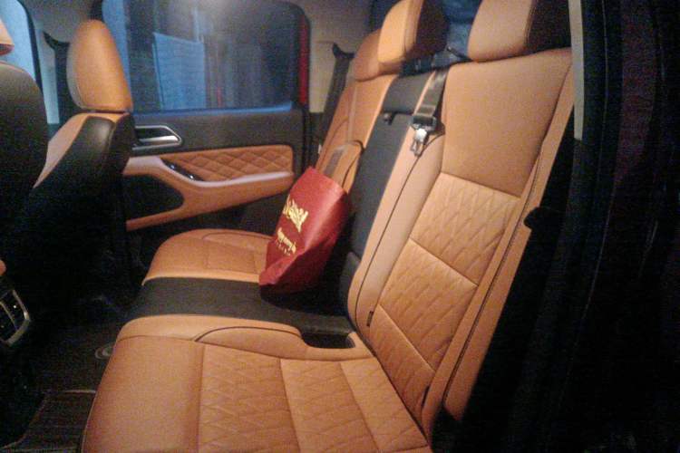 Used Great Wall Poer 2021 2.0T Global Version Automatic Gasoline 4x4 Sporty Standard-Box Trailer Edition GW4C20B Left Rear Seat