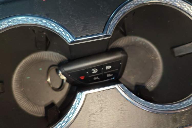 Used Cadillac LYRIQ 2022 Rear-Drive Long-Range Luxury Edition Interior 1