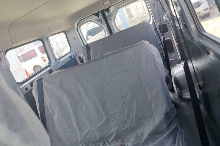 Used Wuling Yangguang 2024 300KM Comfort Version Passenger Van 75kW Left Rear Seat