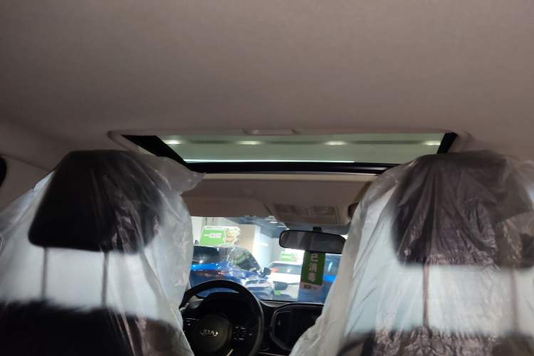 Used Kia kx1 Stonic 2021 1.4L CVT Fun & Sunroof Model Headliner