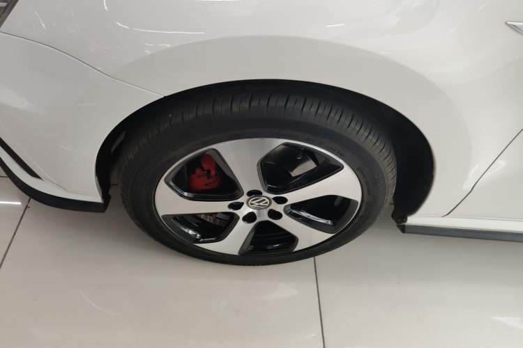 Used Volkswagen Polo 2015 1.4TSI GTI Left Front Wheel Hub