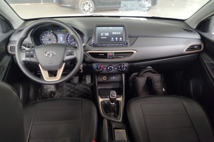 Used Hyundai Celesta 2017 1.6L Manual Joyful Edition DLX Center Console