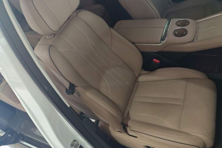 Used XPeng X9 2025 740 Ultra-Long Range Max
