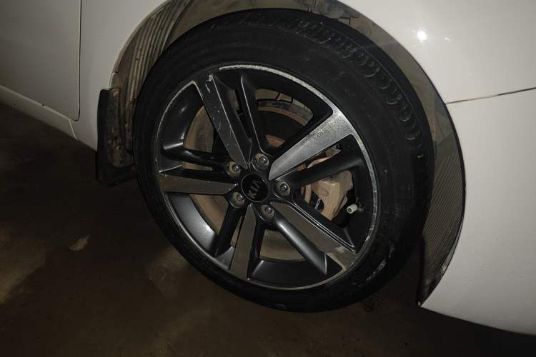 Used Kia K3 2016 1.6L Automatic Premium Right Front Wheel Hub