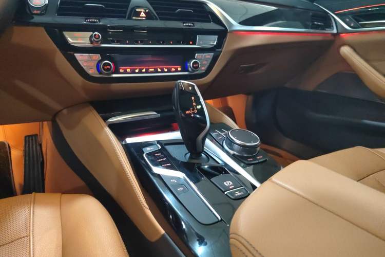 Used BMW 5 Series 2020 530Li Luxury Edition M Sport Package
