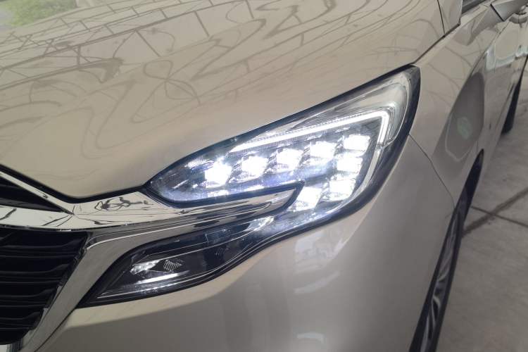 Used Buick GL8 2021 ES Landtrek 653T Comfort Edition Left Front Headlight