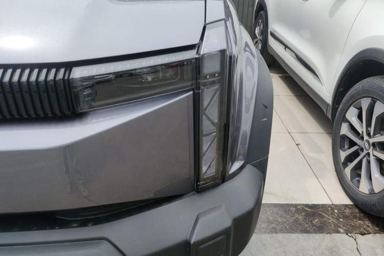 Used iCAR 03 2024 501km Two-Wheel Drive Long-Range Yuechao Edition Left Front Headlight