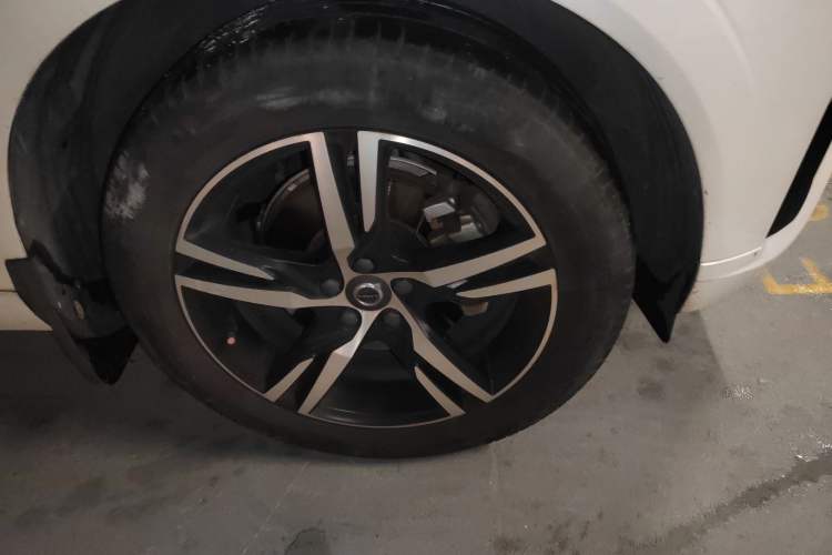 Used Volvo XC60 2019 T5 4x4 Zhiyuan Sport Edition China V Standard Right Front Wheel Hub