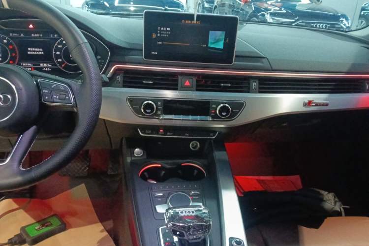 Used Audi A4L 2018 30th Anniversary Edition 40 TFSI Fashion Model
