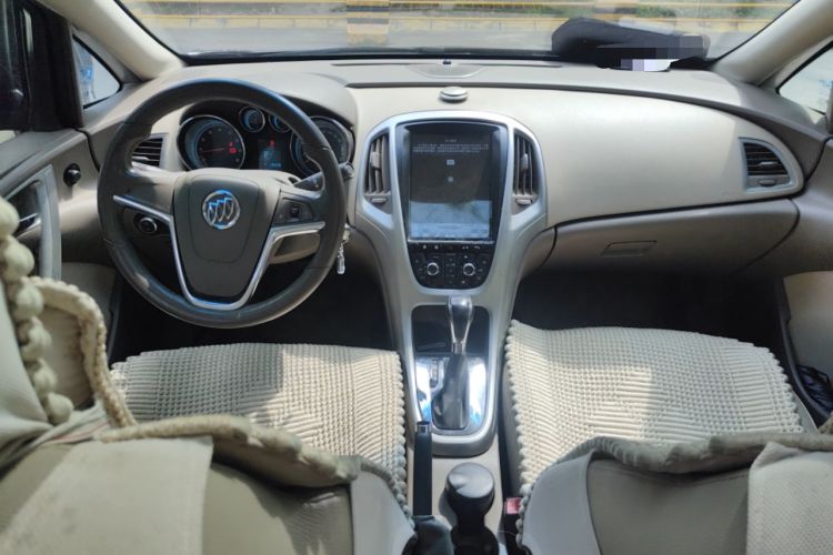 Used Buick GT 2011 GT 1.8L Automatic Fashion Edition Leather Model Center Console